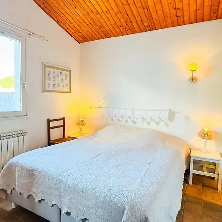 Villa Emplacement Ideal, Au Calme Et Proche De La *