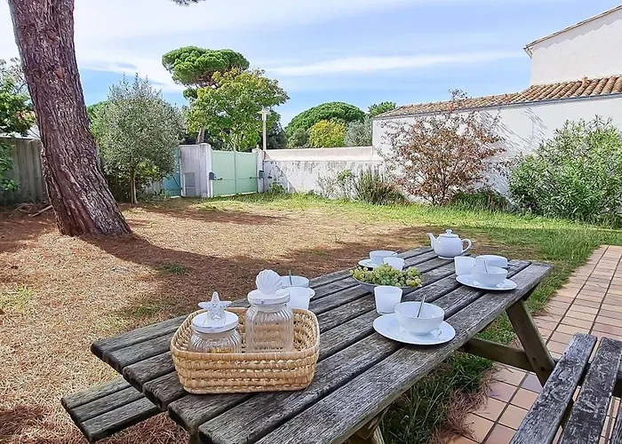 Emplacement Ideal, Au Calme Et Proche De La Villa *