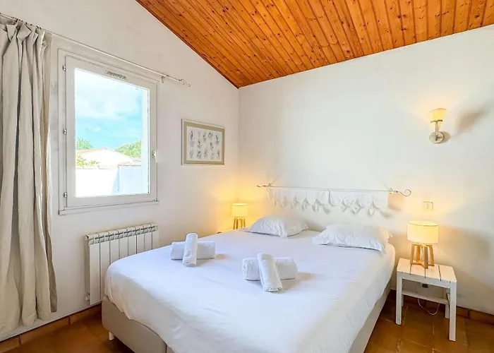 Emplacement Ideal, Au Calme Et Proche De La * La Couarde-sur-Mer