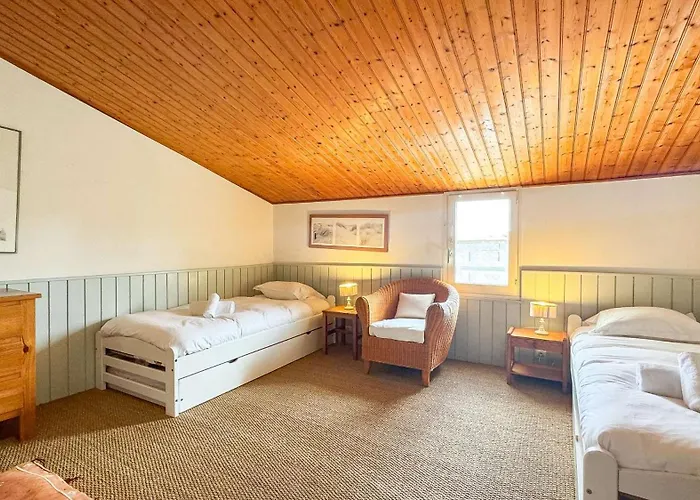 Emplacement Ideal, Au Calme Et Proche De La Villa